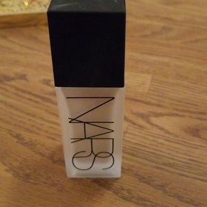 Nars all day luminous weightless foundation